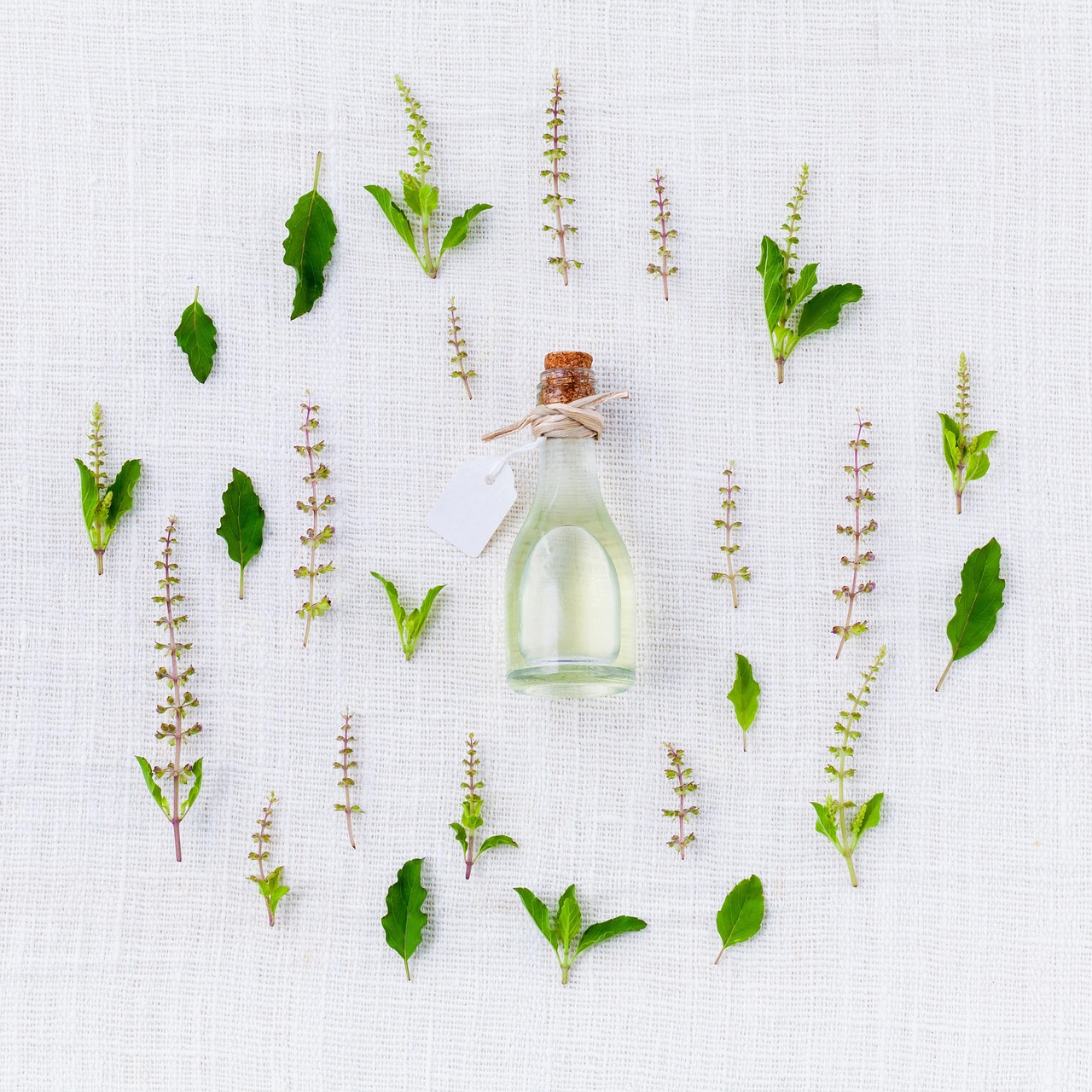 Persoonlijke wellness-setting met geurende diffuser. Persoonlijke wellness-setting met geurende diffuser.