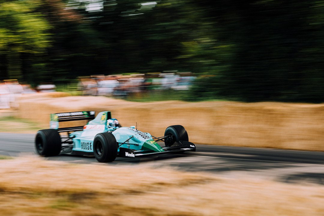 Formule 1 poster als startpunt voor een retro race hoek