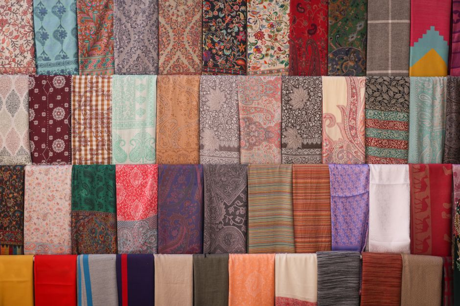 Gezellige woonkamer met paisley kussens. Gezellige woonkamer met paisley kussens.