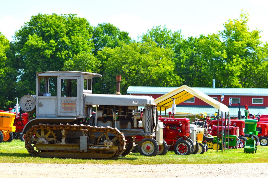 Nostalgisch tractorontwerp voor rustieke boerderijstijl. Nostalgisch tractorontwerp voor rustieke boerderijstijl.